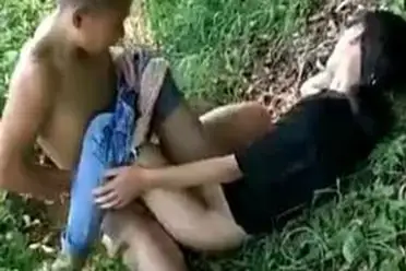 Bispak Mulus Ngentot Di Hutan